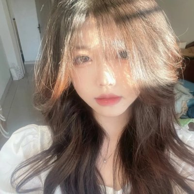 穿条纹睡衣的男孩