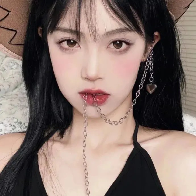 绽放的带刺玫瑰